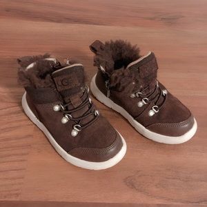 Kids Ugg sneaker/boots size 9